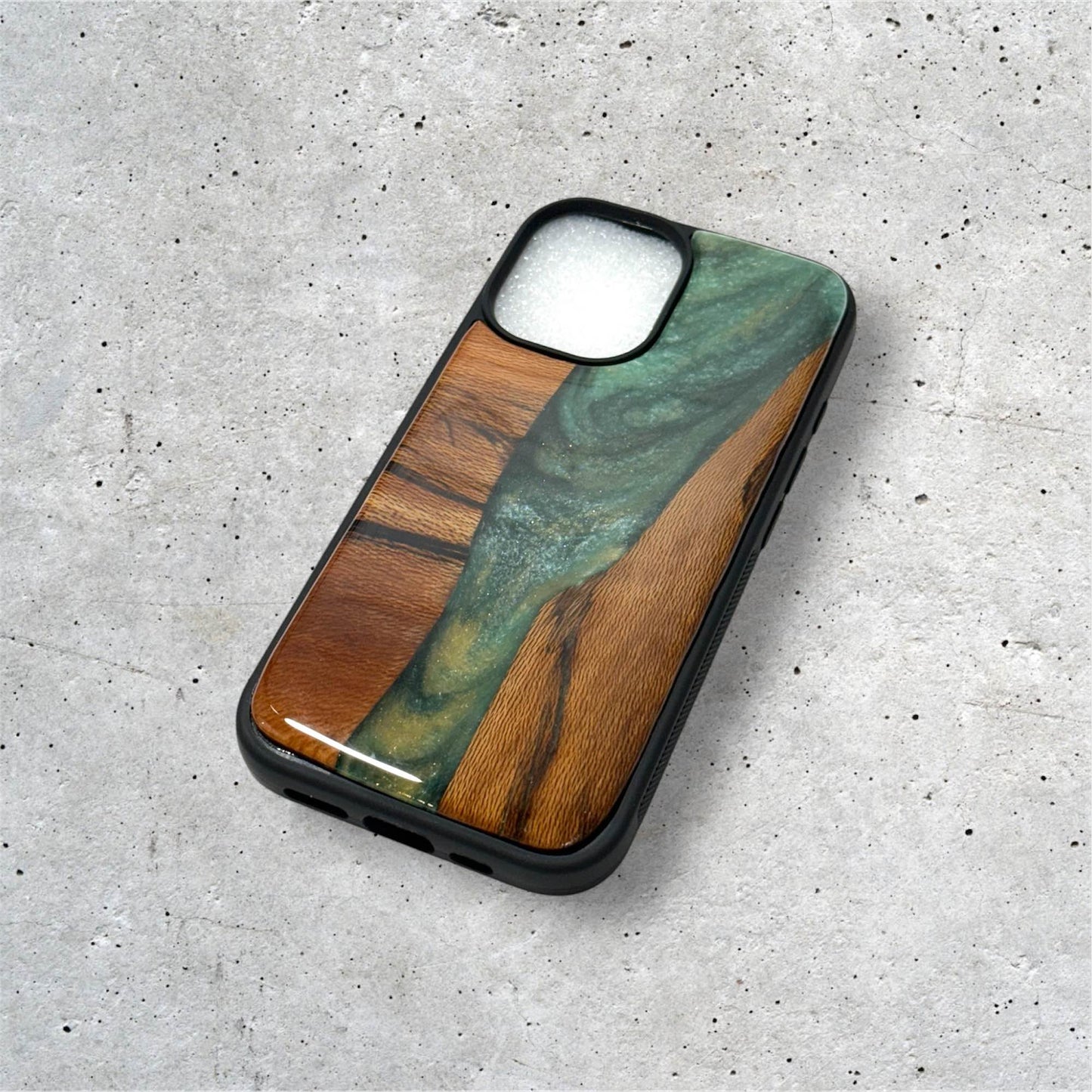 iPhone 16 Green with Gold